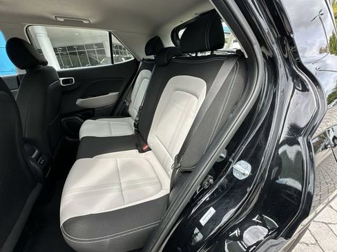 Used 2025 Hyundai Venue SEL FWD image 27