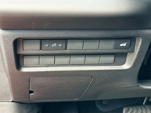 New 2025 Mitsubishi Outlander SE image 10