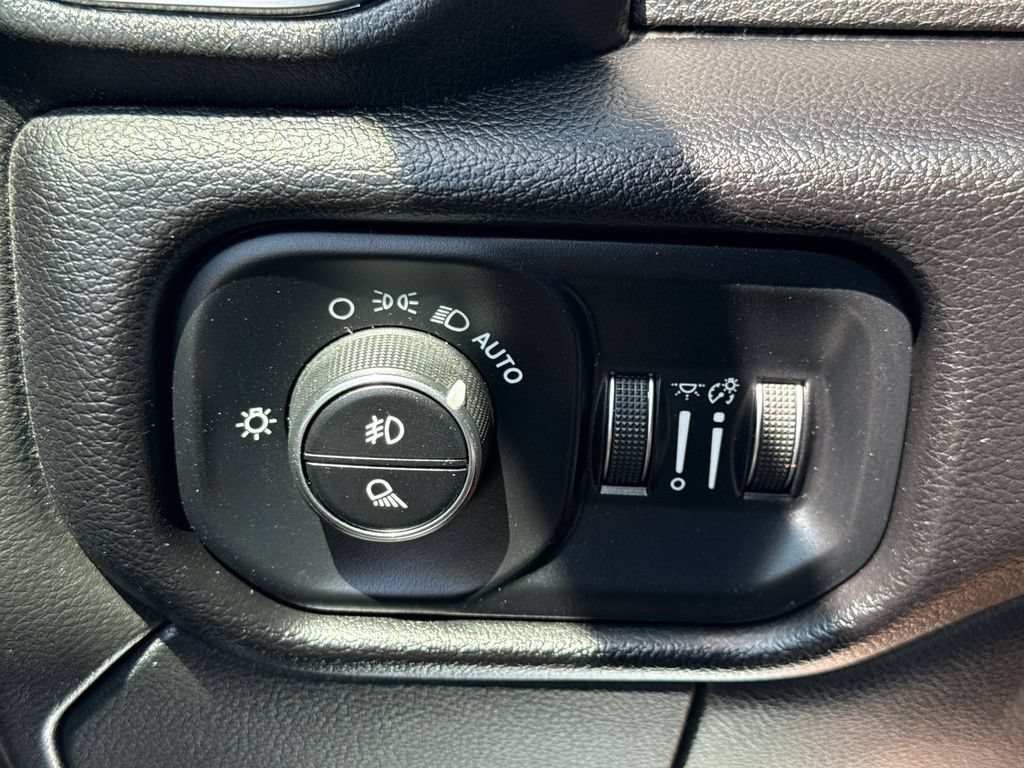 Used 2024 RAM 2500 Laramie AWD/4WD image 30