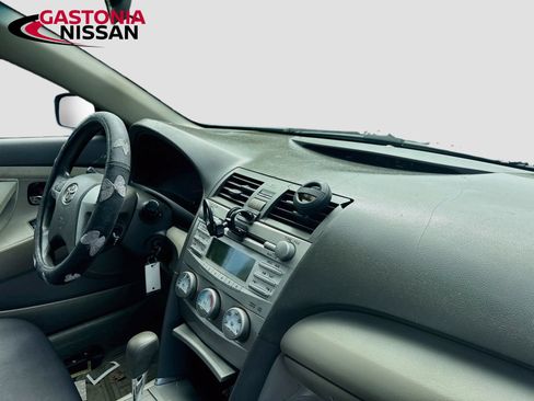 Used 2010 Toyota Camry LE FWD image 27