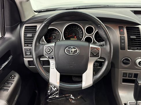 Used 2016 Toyota Sequoia SR5 AWD/4WD image 25