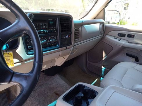 Used 2002 Chevrolet Suburban LT RWD image 19