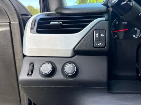 Used 2019 GMC Yukon SLE w/ SLE Value Package AWD/4WD image 16