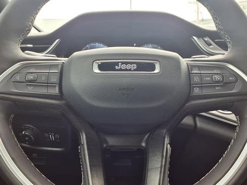 Certified 2024 Jeep Grand Cherokee Limited AWD/4WD image 16