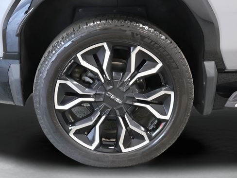 Used 2025 GMC Sierra EV Denali AWD/4WD image 37
