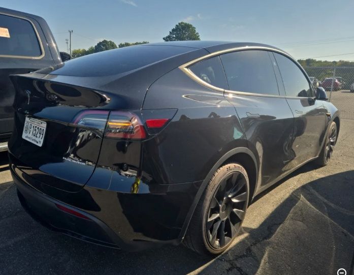 Used 2024 Tesla Model Y Long Range AWD/4WD image 2