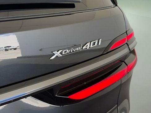 Used 2026 BMW X7 xDrive40i w/ M Sport Package image 11