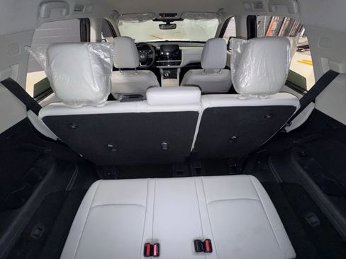 New 2025 Nissan Pathfinder SL image 16