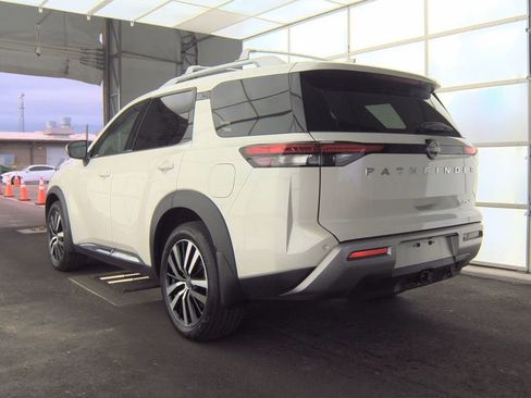 Used 2024 Nissan Pathfinder Platinum image 9