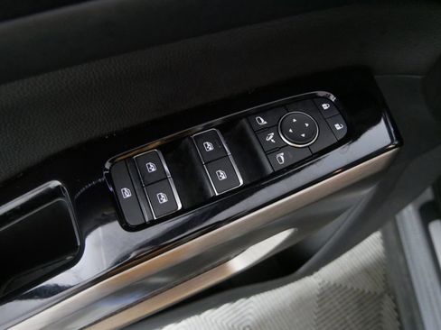 Used 2023 Nissan Pathfinder Platinum image 14