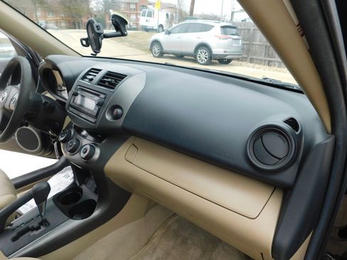 Used 2012 Toyota RAV4 FWD image 17