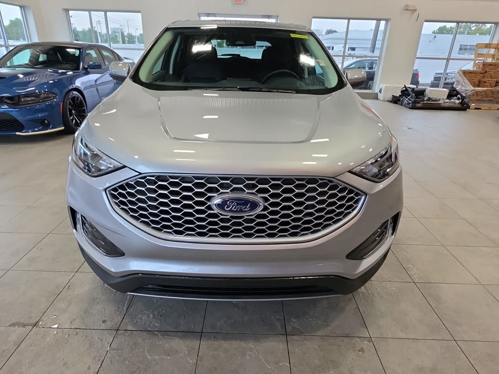 Used 2024 Ford Edge SEL w/ Convenience Package AWD/4WD image 2
