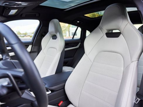 Used 2025 Porsche Panamera 4 w/ Premium Package image 49