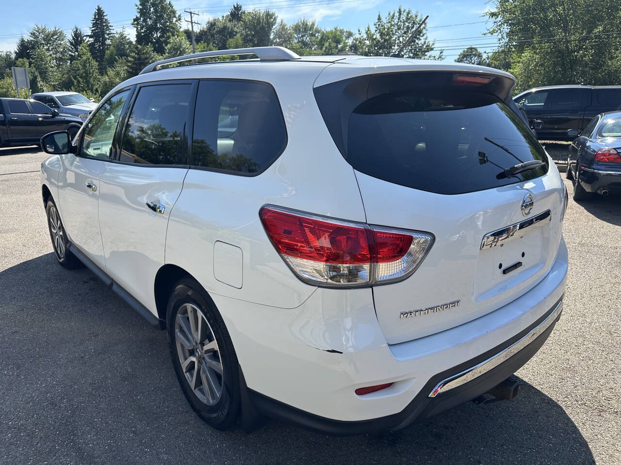 Used 2015 Nissan Pathfinder S FWD image 4