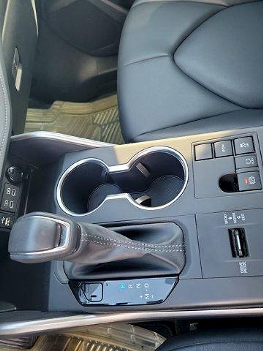 Used 2023 Toyota Highlander XLE FWD image 40
