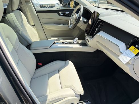 New 2026 Volvo XC60 B5 Ultra w/ Climate Package image 30