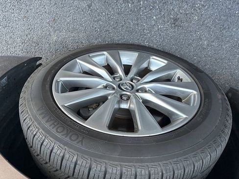 Used 2015 Toyota Camry XLE image 3