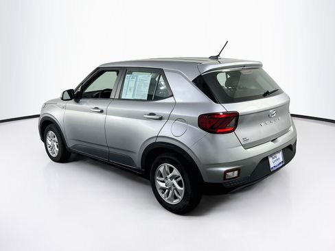 Used 2023 Hyundai Venue SE w/ Cargo Package FWD image 7