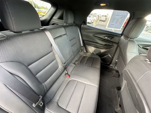 Used 2023 Chevrolet TrailBlazer RS w/ Sun and Liftgate Package FWD image 22