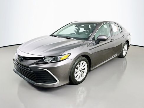 Used 2023 Toyota Camry LE FWD image 3