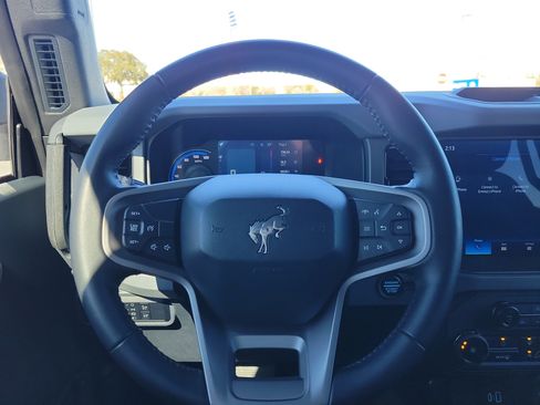 Certified 2024 Ford Bronco Black Diamond image 11