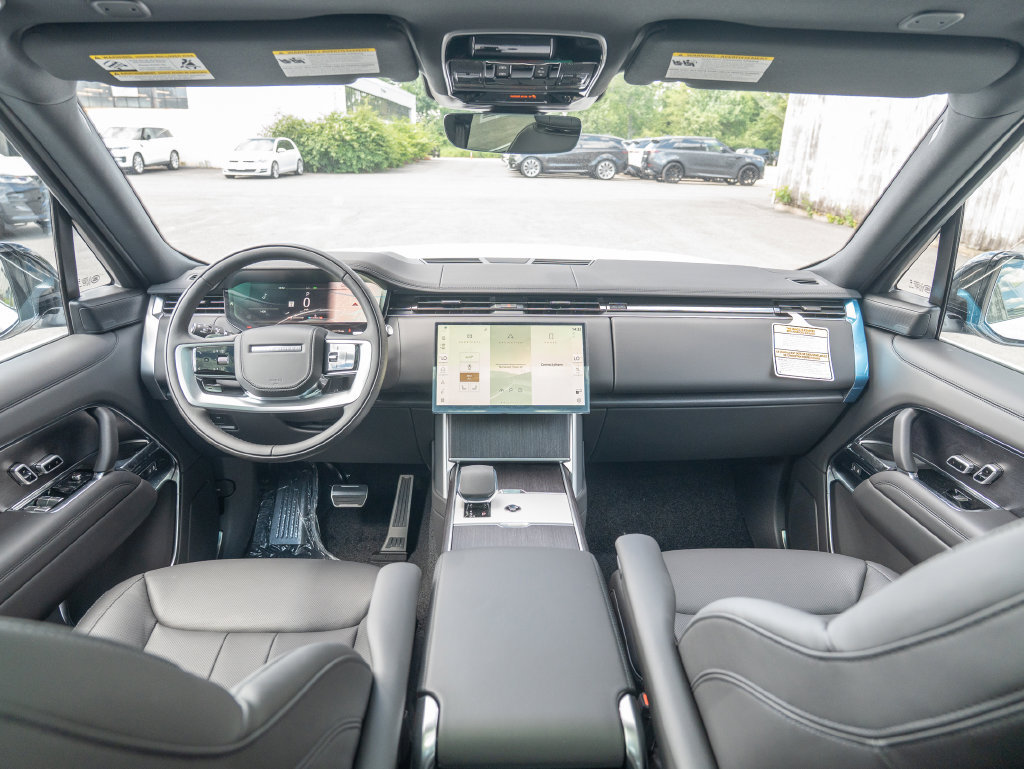 New 2026 Land Rover Range Rover Long Wheelbase SE AWD/4WD image 16