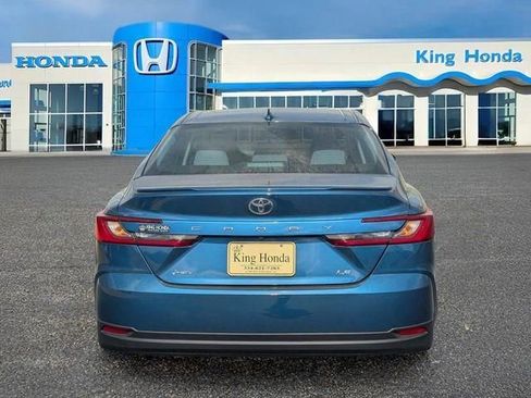 Used 2025 Toyota Camry LE w/ Convenience Package image 9