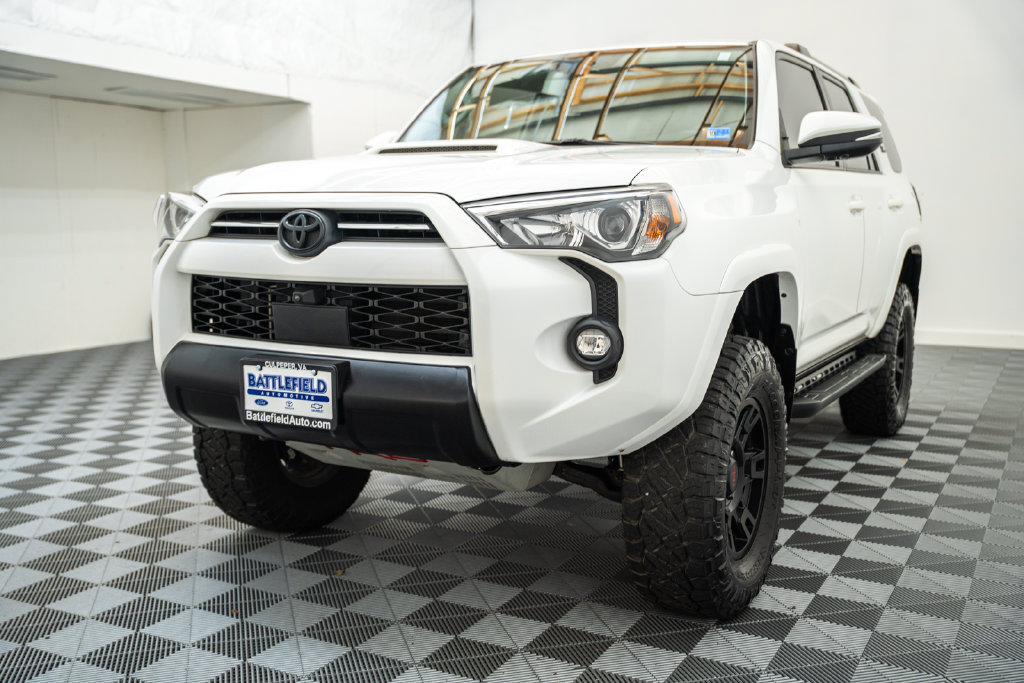Used 2022 Toyota 4Runner TRD Off-Road Premium AWD/4WD image 3
