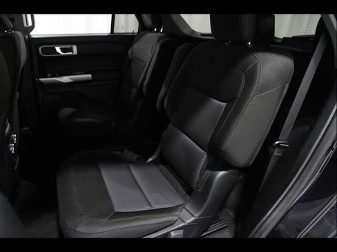 Used 2022 Ford Explorer XLT AWD/4WD image 18