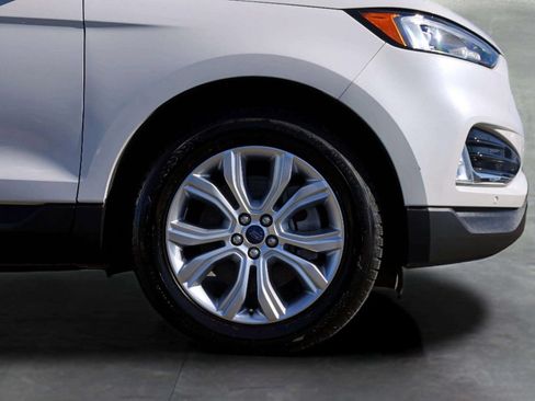 Used 2022 Ford Edge Titanium w/ Cargo Accessory Package AWD/4WD image 9