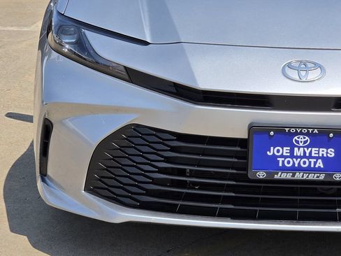 Used 2025 Toyota Camry LE FWD image 5