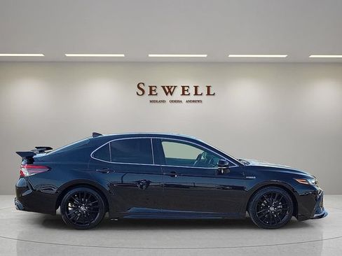 Used 2021 Toyota Camry XSE w/ Navigation Upgrade Package FWD image 6