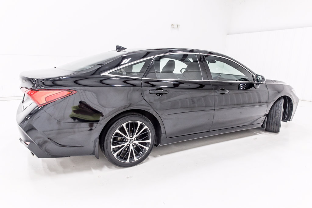 Used 2019 Toyota Avalon Limited FWD image 7