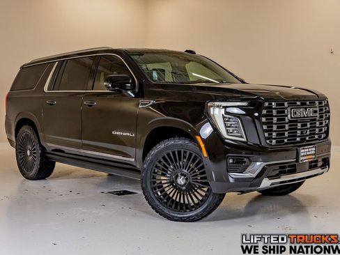 Used 2025 GMC Yukon XL Denali Ultimate AWD/4WD image 1