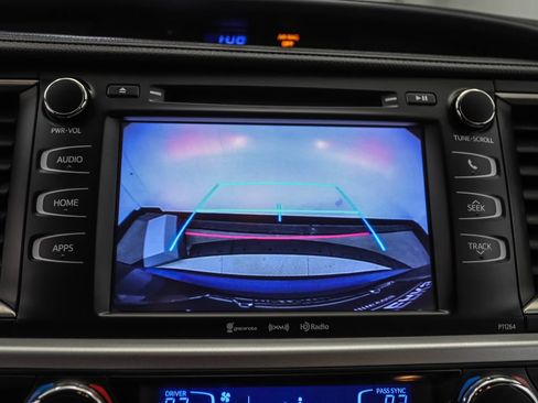 Used 2016 Toyota Highlander Plus image 17