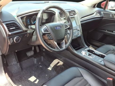 Used 2018 Ford Fusion SE w/ Equipment Group 201A FWD image 13