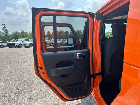 New 2025 Jeep Gladiator Sport image 39