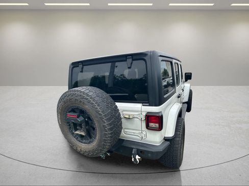 Used 2019 Jeep Wrangler Unlimited Sahara AWD/4WD image 10