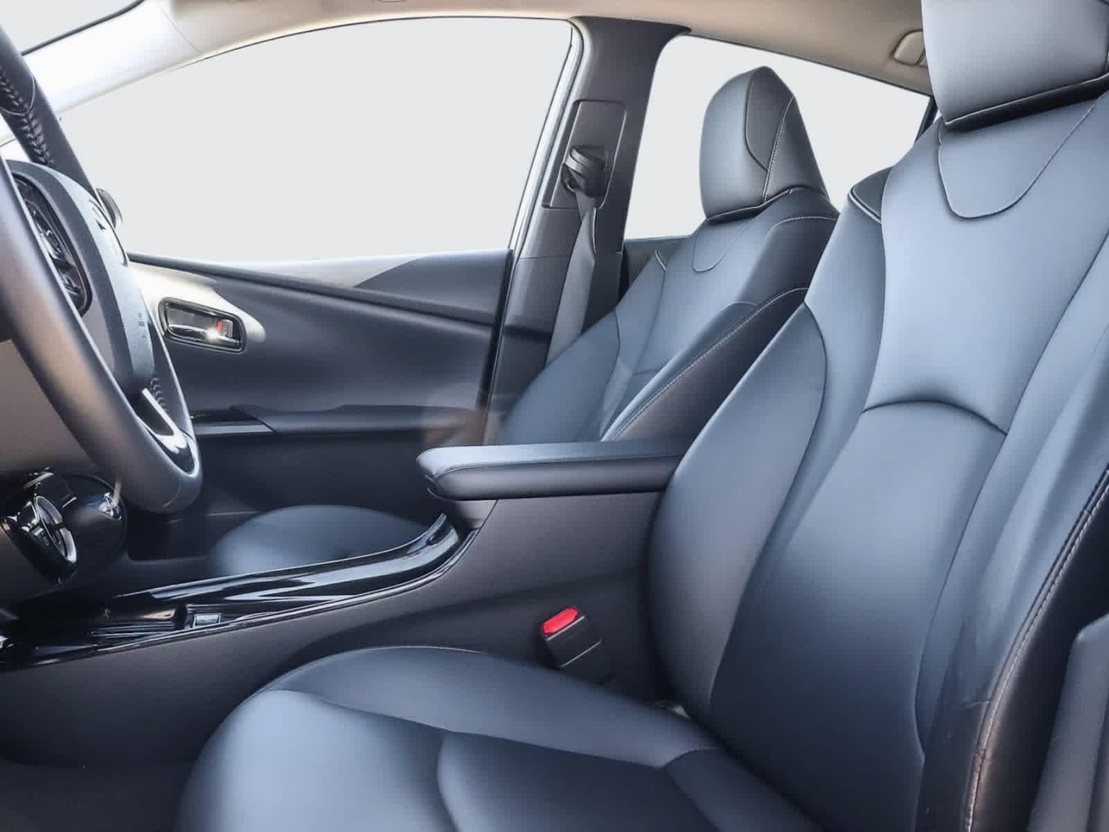 Used 2022 Toyota Prius Prime XLE FWD image 28