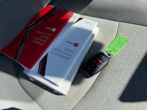 Used 2024 Toyota Sienna LE image 34