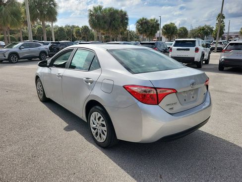 Used 2018 Toyota Corolla LE image 4