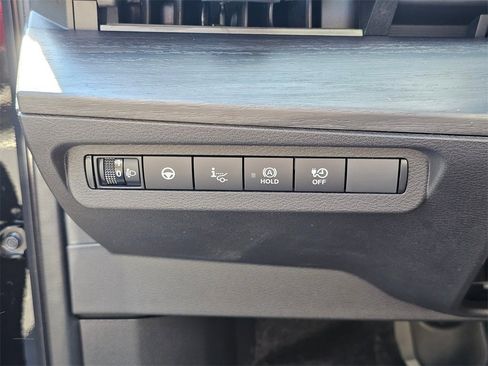 New 2025 Nissan Ariya AWD image 32