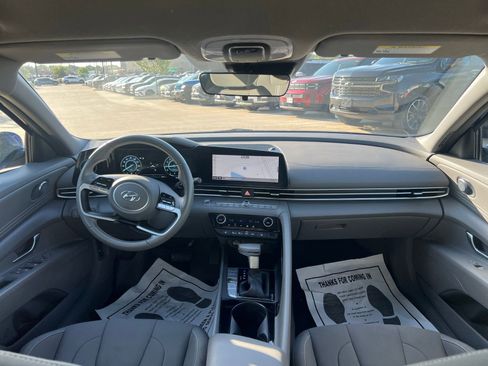 Used 2023 Hyundai Elantra SEL w/ Convenience Package FWD image 18