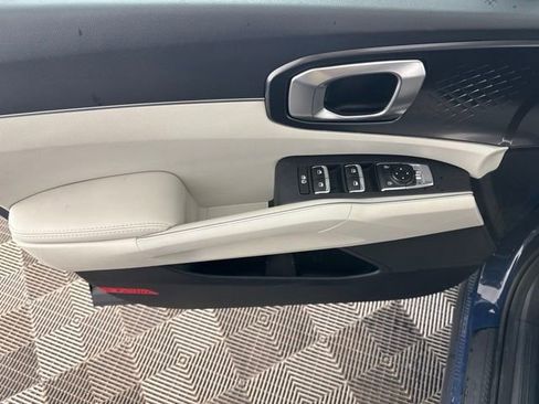 Certified 2025 Kia Sorento S w/ Panoramic Sunroof Package FWD image 20