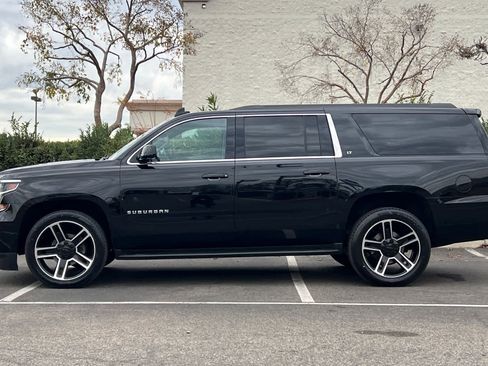 Used 2018 Chevrolet Suburban LT image 5