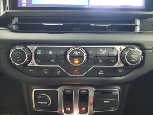 New 2025 Jeep Wrangler Rubicon w/ Xtreme 35 Tire Package image 30