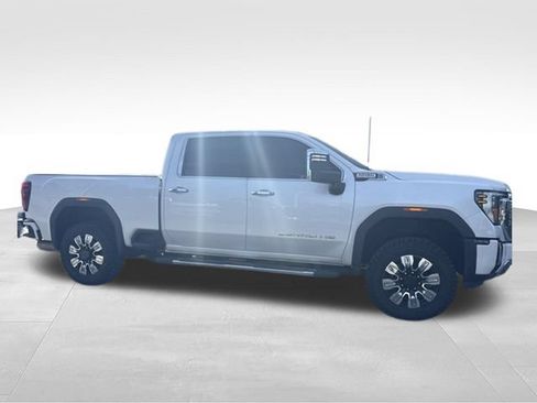 Used 2024 GMC Sierra 2500 Denali w/ Denali Reserve Package AWD/4WD image 4