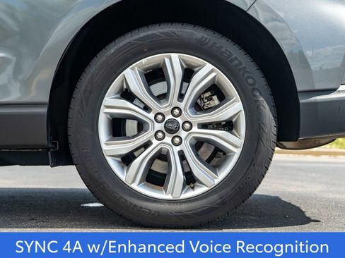 Used 2024 Ford Edge Titanium image 9