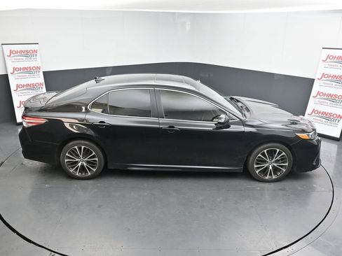 Used 2020 Toyota Camry SE image 17