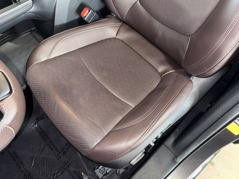 Used 2024 Toyota Sienna Platinum image 34